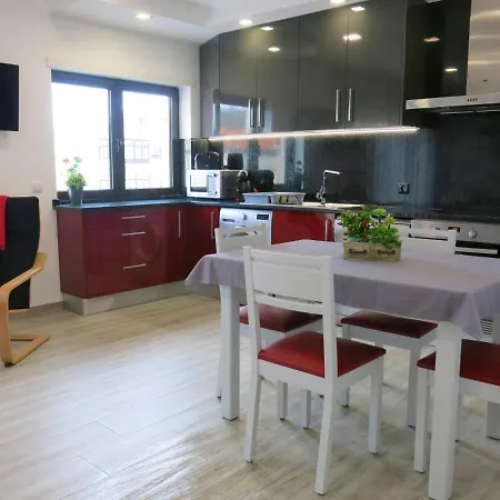 2 Bedrooms At 500 M Away From The With Sea View And Wifi 아파트 나자레
