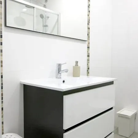 2 Bedrooms At 500 M Away From The With Sea View And Wifi * 나자레