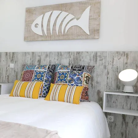 2 Bedrooms At 500 M Away From The With Sea View And Wifi