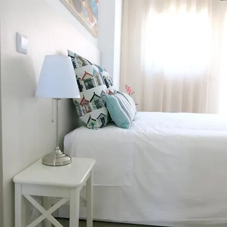 2 Bedrooms At 500 M Away From The With Sea View And Wifi * 나자레
